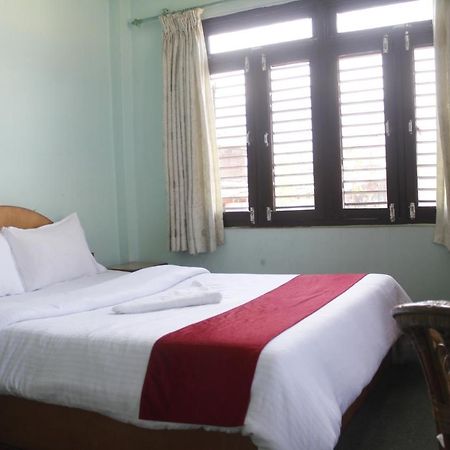 Pushpa Guest House ポカラ エクステリア 写真