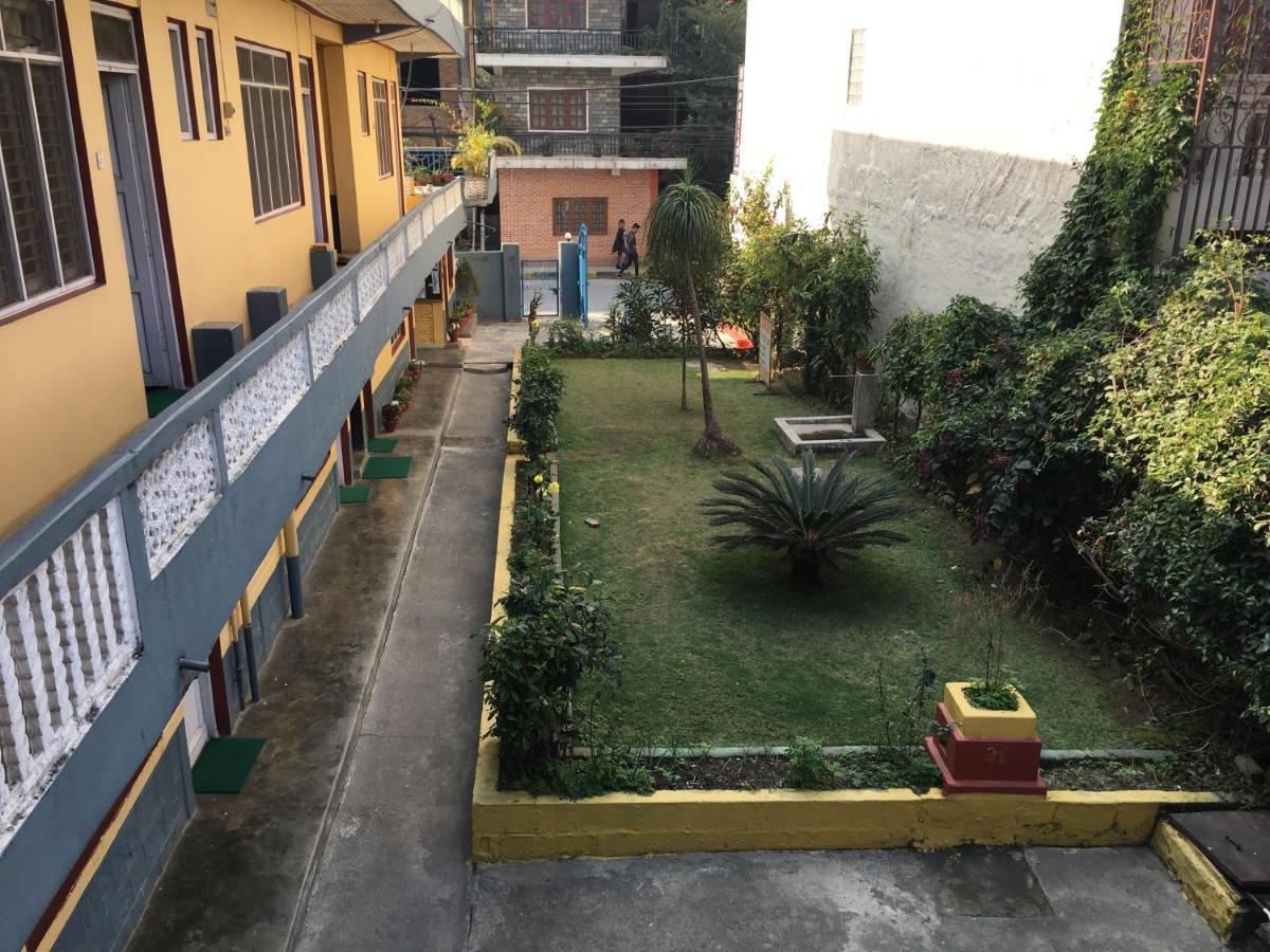 Pushpa Guest House ポカラ エクステリア 写真