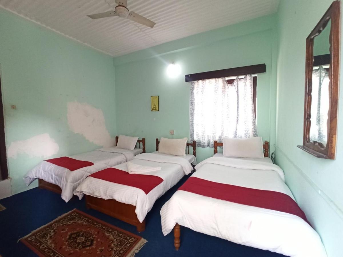 Pushpa Guest House ポカラ エクステリア 写真