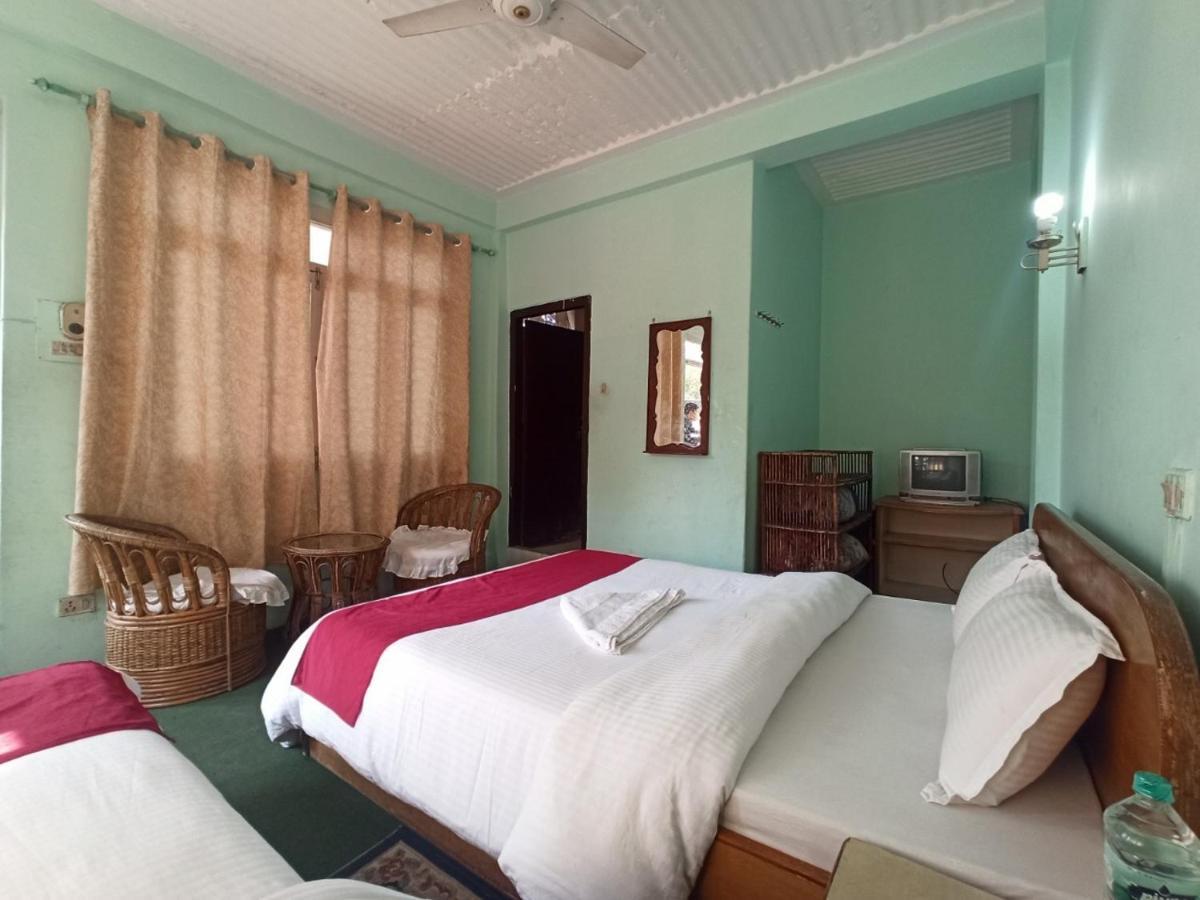 Pushpa Guest House ポカラ エクステリア 写真