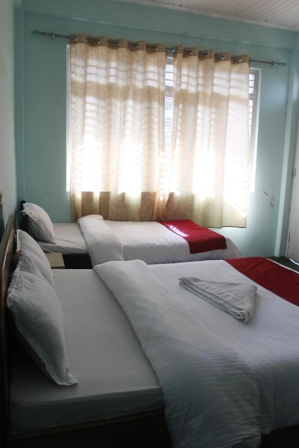 Pushpa Guest House ポカラ エクステリア 写真