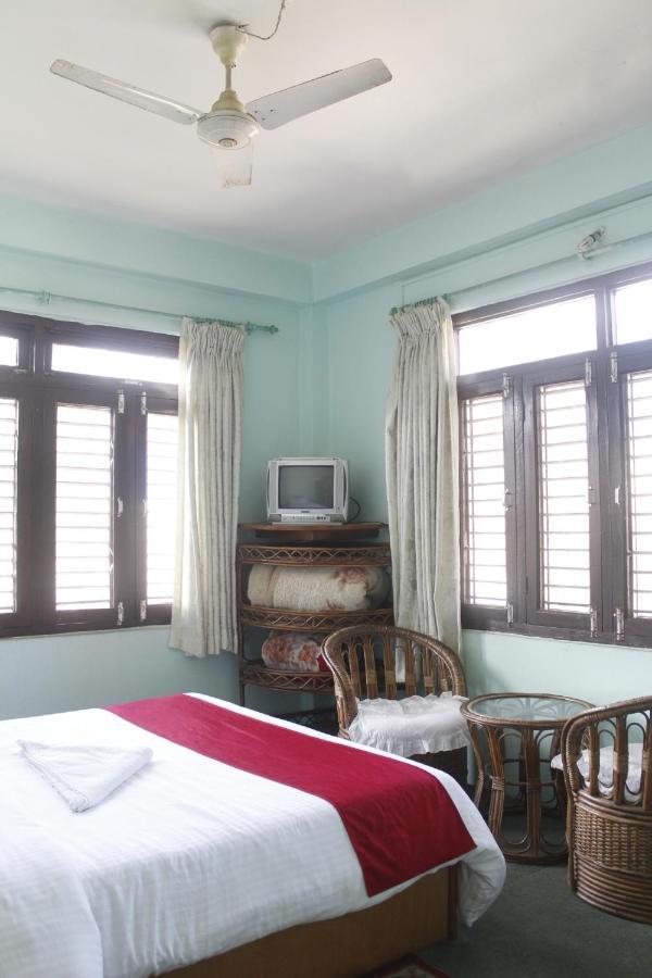 Pushpa Guest House ポカラ エクステリア 写真