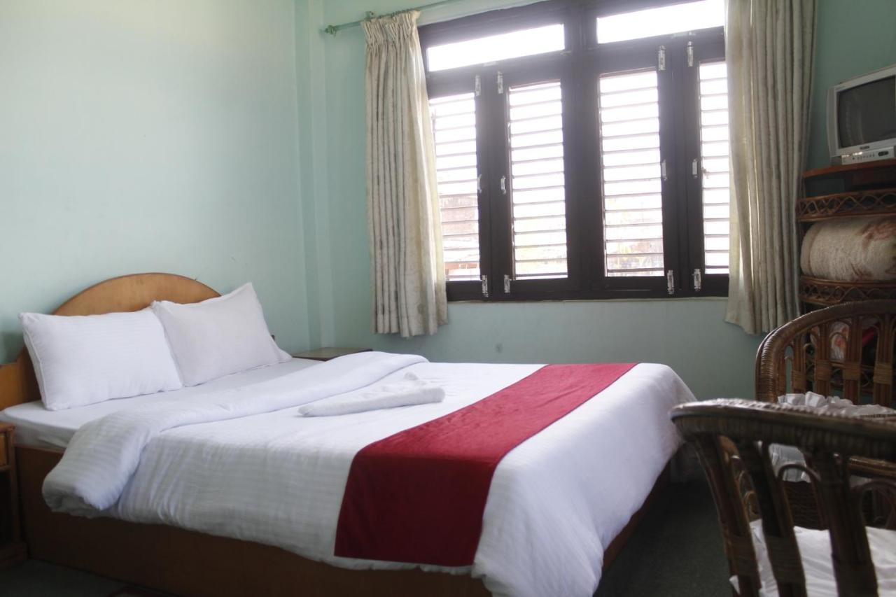 Pushpa Guest House ポカラ エクステリア 写真