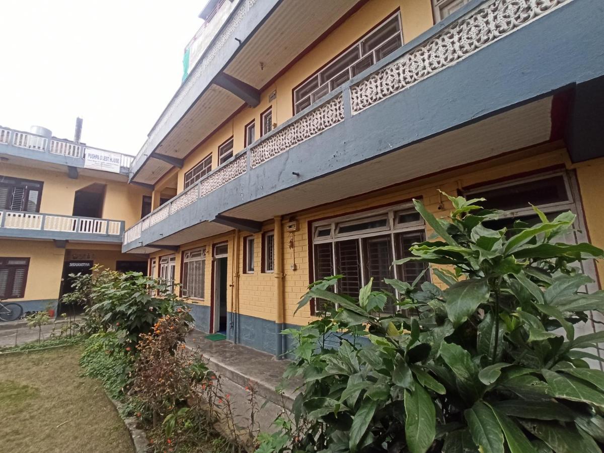 Pushpa Guest House ポカラ エクステリア 写真