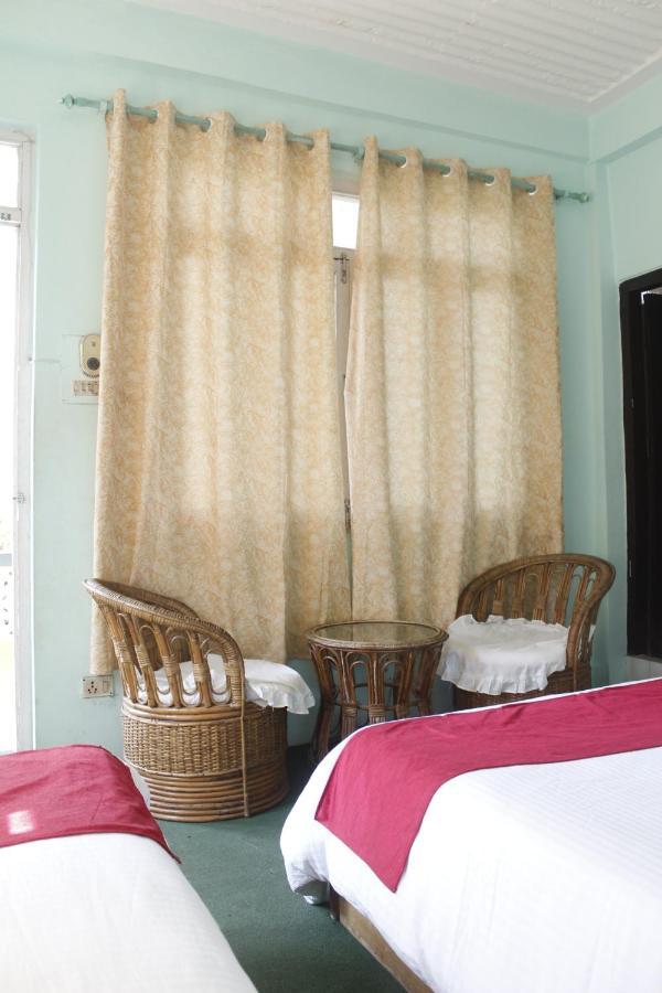 Pushpa Guest House ポカラ エクステリア 写真