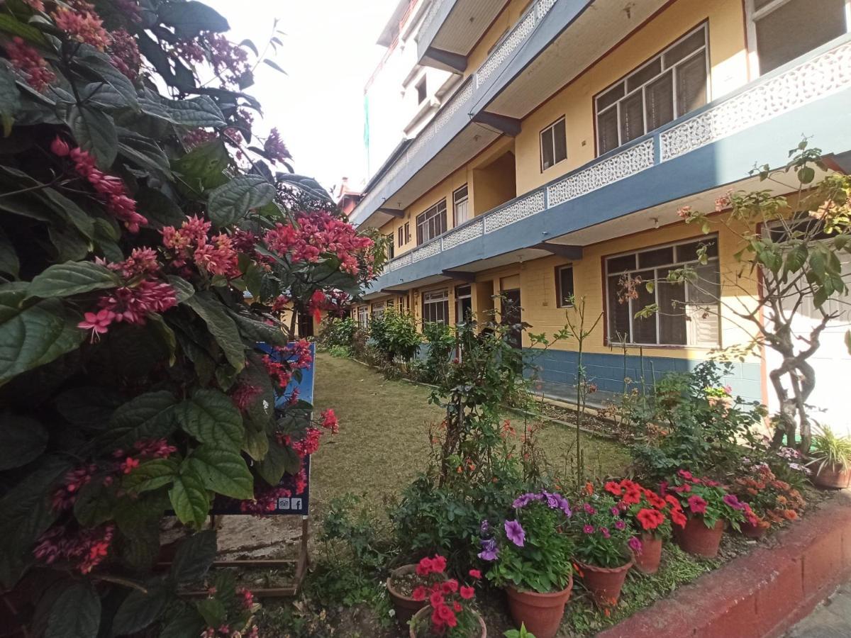 Pushpa Guest House ポカラ エクステリア 写真