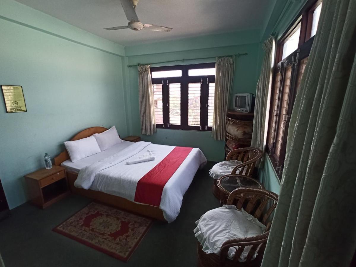 Pushpa Guest House ポカラ エクステリア 写真