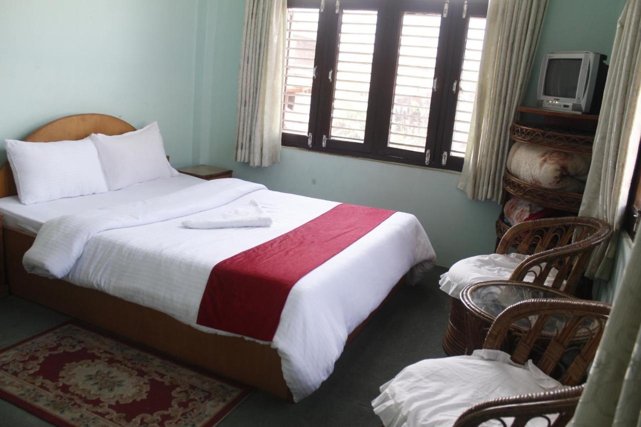Pushpa Guest House ポカラ エクステリア 写真