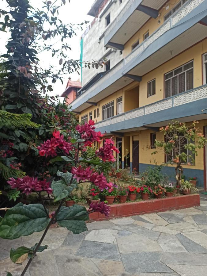 Pushpa Guest House ポカラ エクステリア 写真