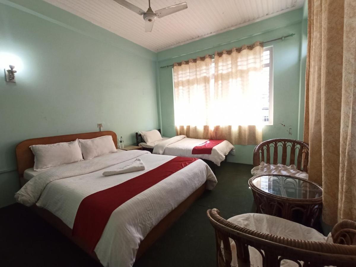 Pushpa Guest House ポカラ エクステリア 写真