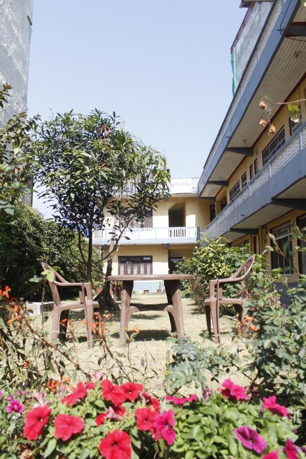 Pushpa Guest House ポカラ エクステリア 写真