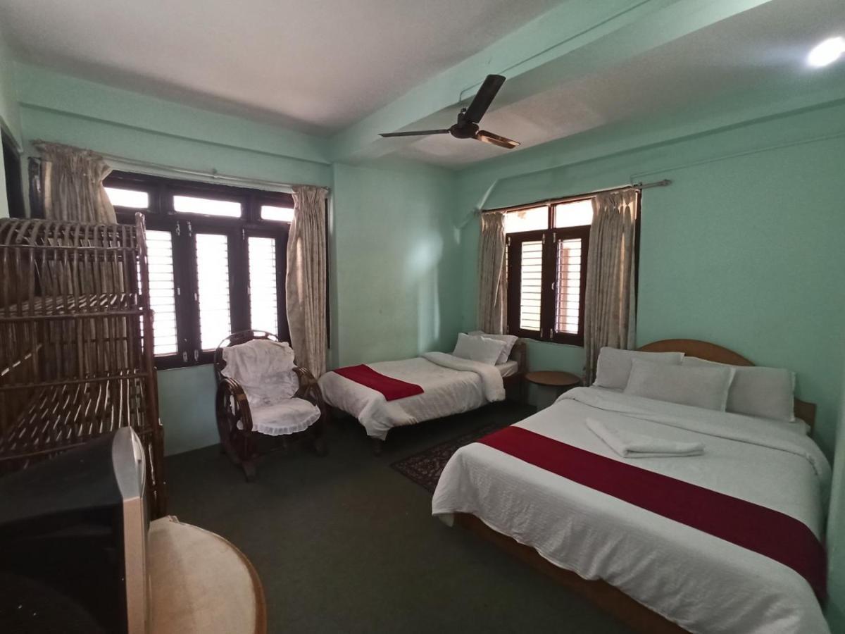 Pushpa Guest House ポカラ エクステリア 写真