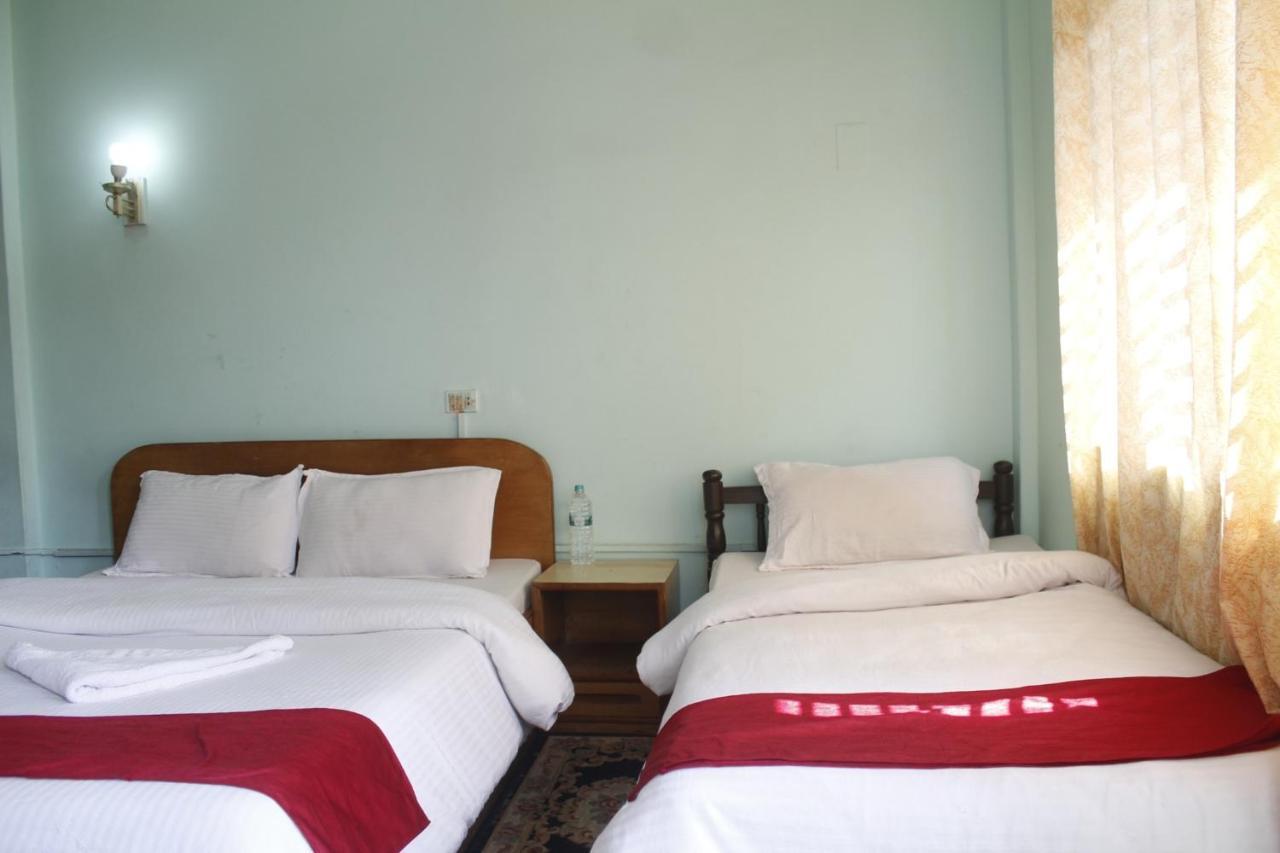 Pushpa Guest House ポカラ エクステリア 写真