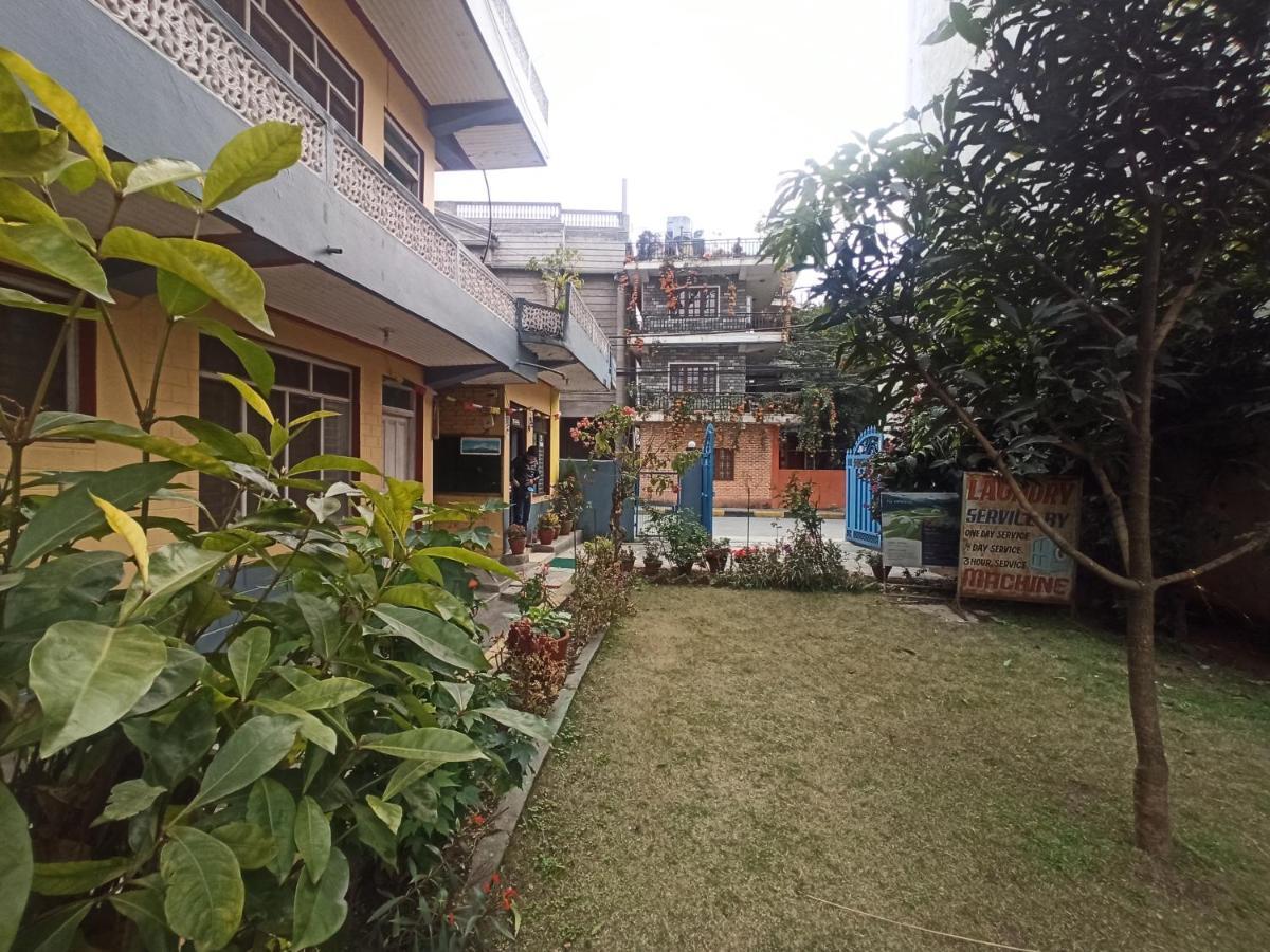 Pushpa Guest House ポカラ エクステリア 写真